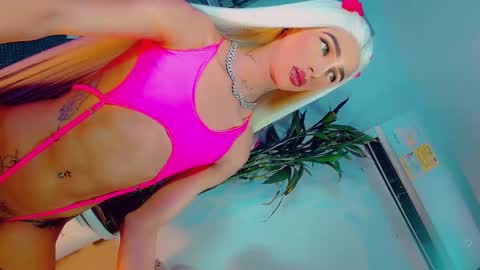 isabellagirs online show from May 13, 2026, 4:43 am
