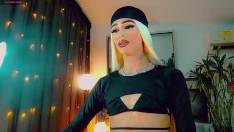 isabellagirs online show from May 22, 2026, 4:52 am