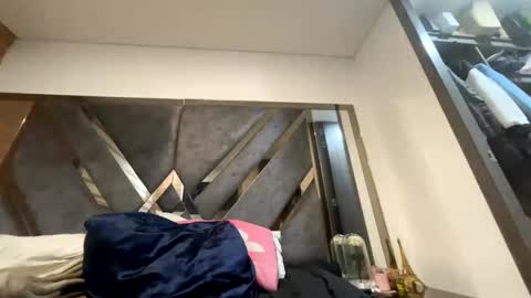 Isabella.. back again  online show from October 7, 2025, 5:37 am