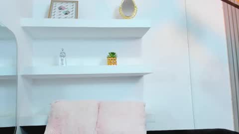 isabellamonet online show from September 22, 2025, 7:16 pm