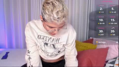 Isabella Mout  online show from November 22, 2025, 12:31 am