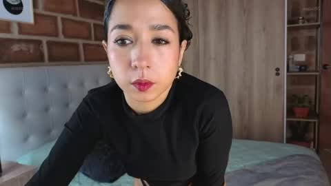 Isabela Paz online show from April 21, 2026, 12:22 pm