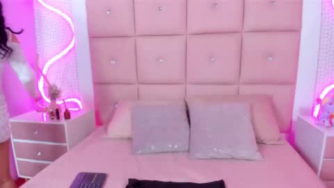 Snapshot of isabellapedraza chatting on May 15, 2026, 12:01 pm Isabel online show from May 15, 2026, 12:01 pm