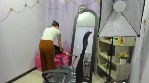 Snapshot of isabellasummer_ chatting on April 16, 2026, 1:01 pm isebella online show from April 16, 2026, 1:01 pm