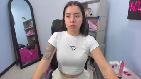 Snapshot of isabellasummer_ chatting on May 19, 2026, 1:50 pm isebella online show from May 19, 2026, 1:50 pm