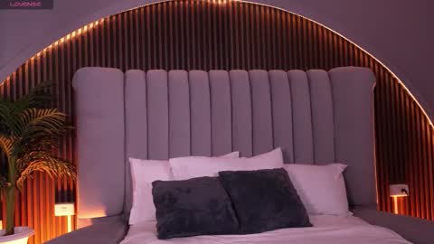 Isa  online show from March 15, 2026, 4:29 am