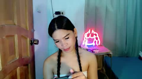 Snapshot of isabelle_amore chatting on June 27, 2026, 12:59 am Ysa online show from June 27, 2026, 12:59 am