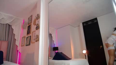 Isabelle Daza online show from February 26, 2026, 12:04 pm