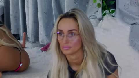 Snapshot of isabelleethan chatting on November 17, 2025, 2:17 am IsabelleEthan online show from November 17, 2025, 2:17 am