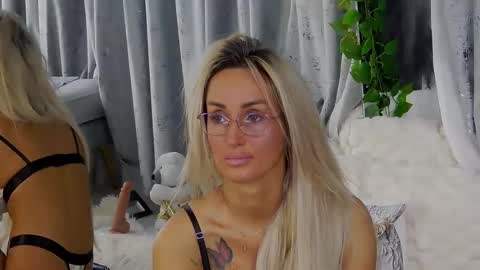 Snapshot of isabelleethan chatting on December 14, 2025, 2:17 am IsabelleEthan online show from December 14, 2025, 2:17 am