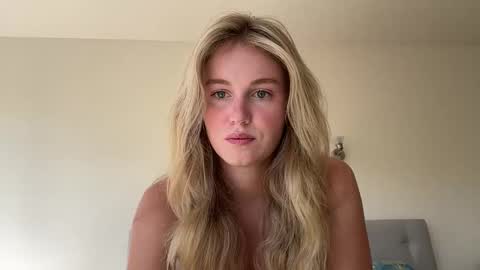 isabellesings online show from March 29, 2026, 11:16 pm