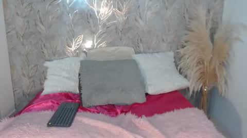 Snapshot of isabellj28 chatting on October 30, 2025, 6:15 am isabellj28 online show from October 30, 2025, 6:15 am