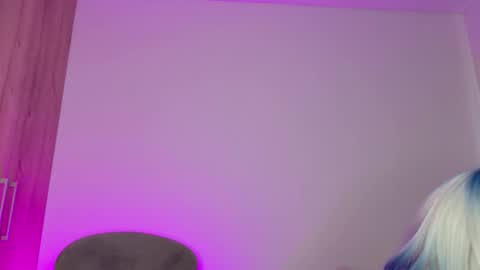 Isabella Hilton online show from February 14, 2026, 5:10 pm