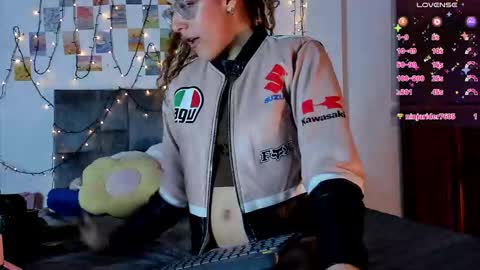 Isabela  online show from February 3, 2026, 6:22 am