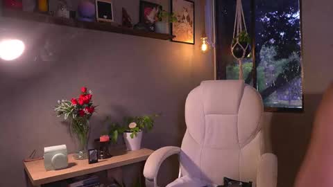 Isa Isabella online show from September 13, 2025, 12:49 pm