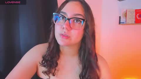 Snapshot of isarhodes_ chatting on January 1, 2025, 9:52 pm Isa online show from January 1, 2025, 9:52 pm