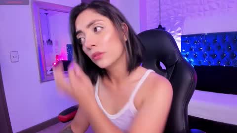 isabel  online show from November 11, 2025, 9:48 pm