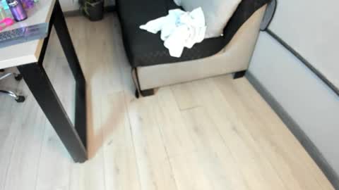 I S A  S AN D E R S  online show from November 16, 2025, 7:19 pm