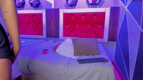  Isaura  online show from December 4, 2025, 9:01 pm