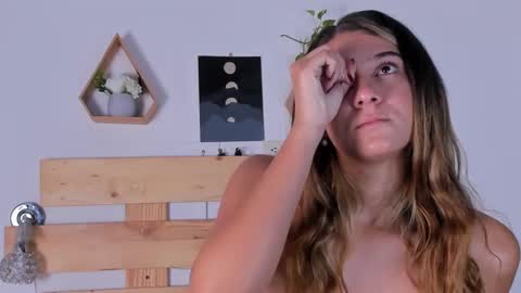 ishabellalopez online show from December 28, 2024, 8:26 am