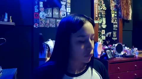 Snapshot of isisbathory chatting on December 4, 2025, 10:40 pm Isis online show from December 4, 2025, 10:40 pm