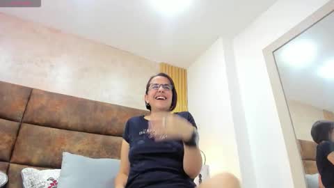 Snapshot of isisblakee chatting on November 19, 2025, 9:37 pm Isis online show from November 19, 2025, 9:37 pm