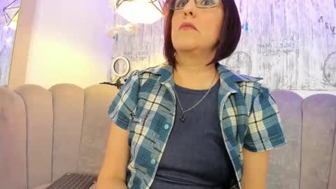 Snapshot of isisblakee chatting on November 25, 2025, 10:43 pm Isis online show from November 25, 2025, 10:43 pm