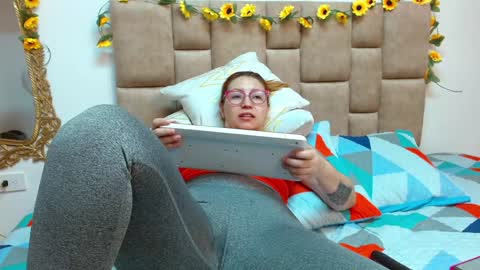 isisduzan online show from December 9, 2024, 5:29 am