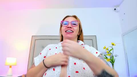 isisduzan online show from February 28, 2025, 4:21 am