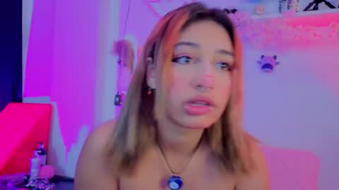 Isisjones18 online show from November 27, 2025, 7:38 pm