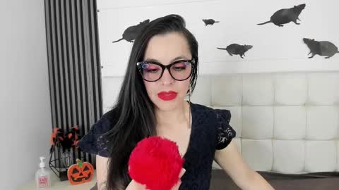 Isis Noir online show from October 25, 2025, 7:19 pm