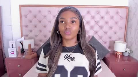 Vanessa online show from November 4, 2025, 11:20 am