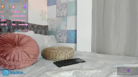 Snapshot of islaa_bluee chatting on April 9, 2026, 2:00 am Isla Blue online show from April 9, 2026, 2:00 am