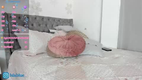 Snapshot of islaa_bluee chatting on May 12, 2026, 2:25 pm Isla Blue online show from May 12, 2026, 2:25 pm