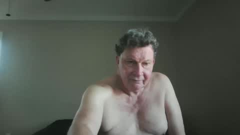 island625103 online show from November 2, 2025, 8:33 pm