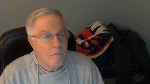 Snapshot of islesman22 chatting on January 1, 2025, 3:23 am islesman22 online show from January 1, 2025, 3:23 am