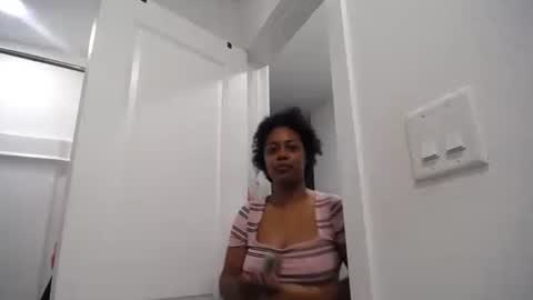 Snapshot of islothonit chatting on July 6, 2026, 1:46 am Sharice online show from July 6, 2026, 1:46 am