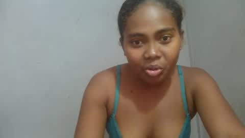 Snapshot of ismayrah chatting on April 18, 2026, 7:01 am ismayrah online show from April 18, 2026, 7:01 am