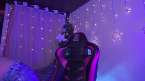 ISSA  online show from November 25, 2025, 10:32 pm