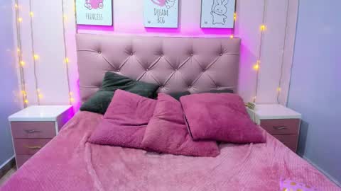 Snapshot of issaa_tyler chatting on November 5, 2025, 3:17 am Issa online show from November 5, 2025, 3:17 am