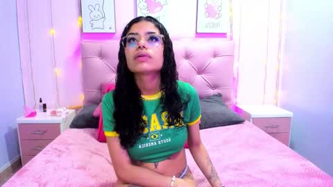 Snapshot of issaa_tyler chatting on November 26, 2025, 4:02 am Issa online show from November 26, 2025, 4:02 am