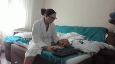 Issabelle online show from March 12, 2025, 6:29 am