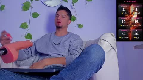 Snapshot of issac_james chatting on December 29, 2024, 5:10 am Issac online show from December 29, 2024, 5:10 am