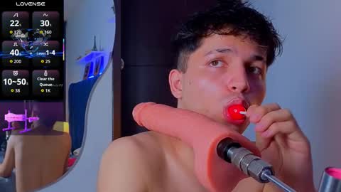 Snapshot of issac_james chatting on November 7, 2025, 5:29 am Issac online show from November 7, 2025, 5:29 am