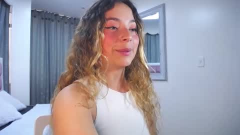 issadorajames online show from January 7, 2025, 6:14 pm