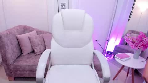 issi_loren online show from September 15, 2025, 6:08 pm