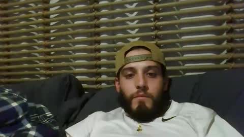 Hung Italian   online show from November 27, 2025, 5:42 am