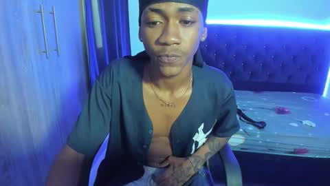 iteban_boy online show from November 20, 2025, 1:44 pm