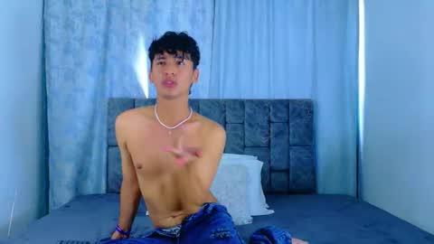 ithan_kingtwin online show from May 18, 2026, 7:31 pm