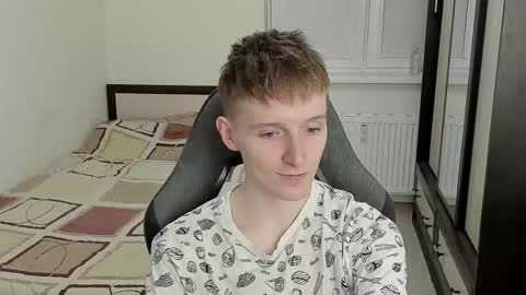 Snapshot of ithan_red chatting on September 10, 2025, 3:01 pm Ethan online show from September 10, 2025, 3:01 pm